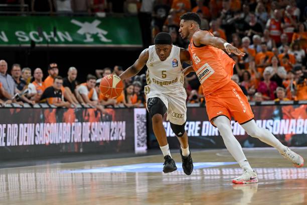 许多球迷和 许多球迷和